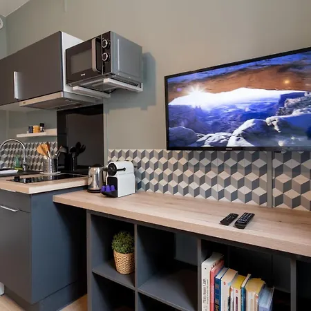 Apartment Hypercentre - And Equipped Studio!